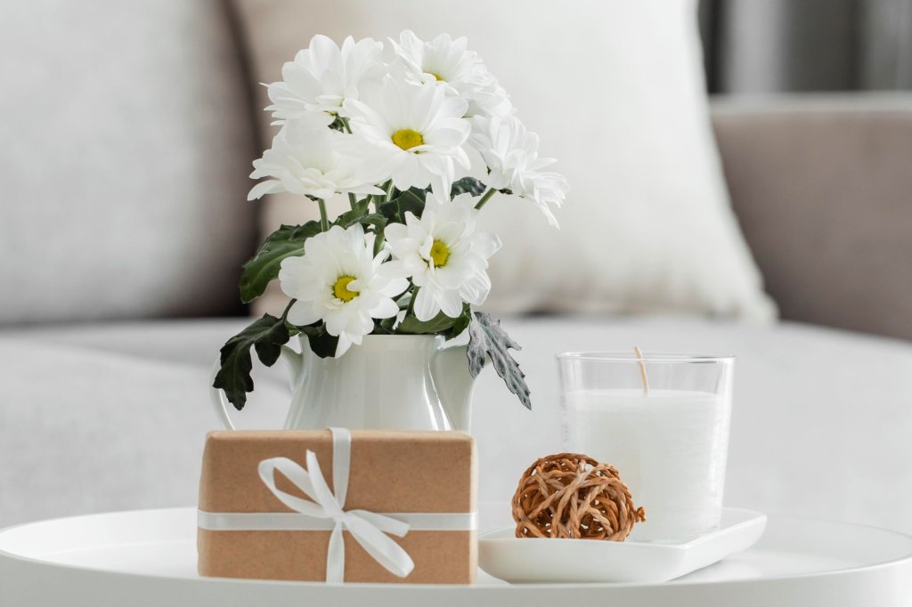 bouquet-white-flowers-vase-with-wrapped-gift.jpg bouquet-white-flowers-vase-with-wrapped-gift.jpg