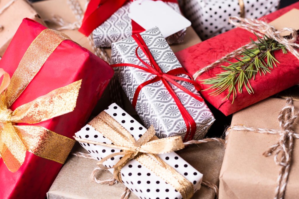 high-angle-arrangement-different-colorful-christmas-gifts.jpg high-angle-arrangement-different-colorful-christmas-gifts.jpg