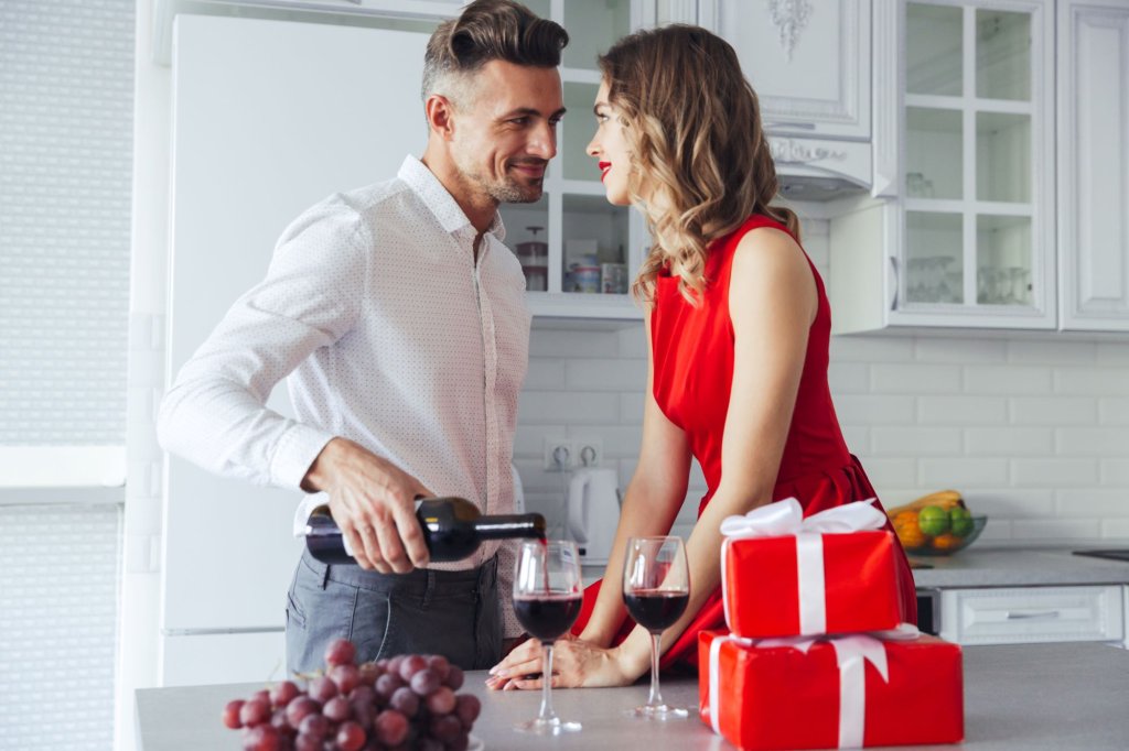 beautiful-lovers-celebrating-valentines-day-drinking-wine2.jpg beautiful-lovers-celebrating-valentines-day-drinking-wine2.jpg