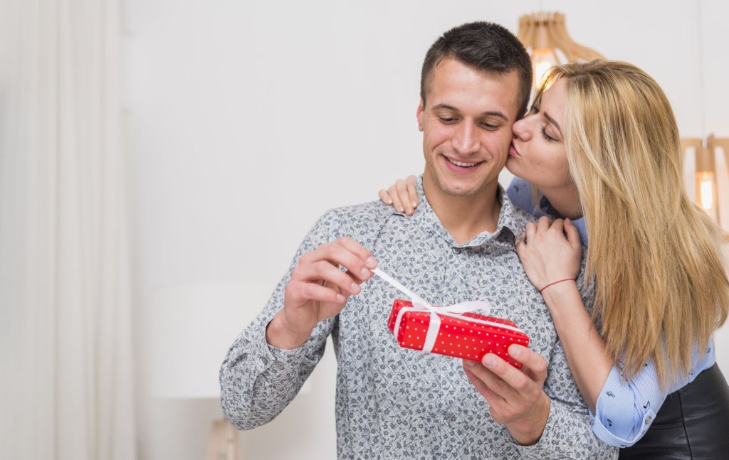 lady-kissing-embracing-young-guy-with-present.jpg lady-kissing-embracing-young-guy-with-present.jpg