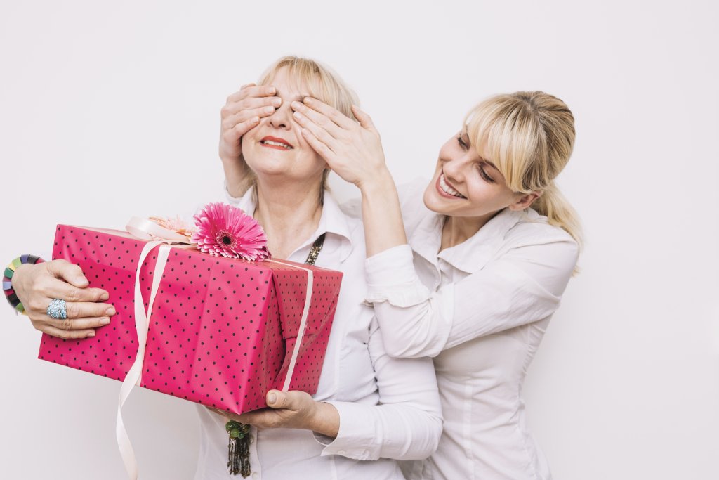 gifting-concept-with-daughter-and-mother.jpg gifting-concept-with-daughter-and-mother.jpg
