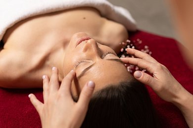 Подарок на Новый год жене на массаж лица