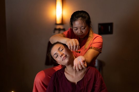 Подарочный сертификат на Новый год на массаж "Ломи-ломи"