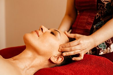 Подарочный сертификат подруге на Новый год на массаж лица