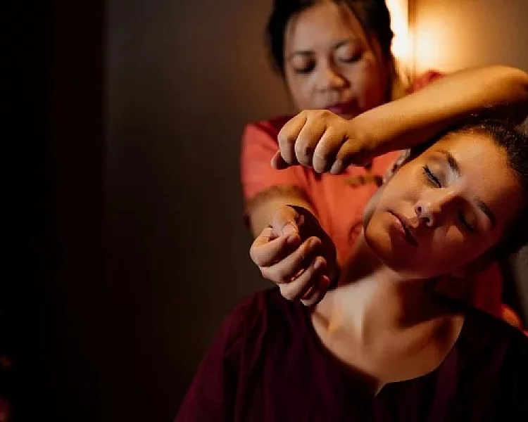 Сертификат на 8 марта на депозит 10000 рублей в Royal Thai учителю